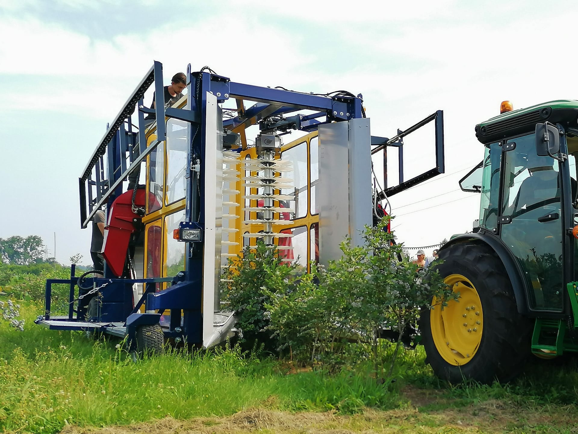 Fullrow berry harvester JAGODA 300 Trailed Harvester Poland
